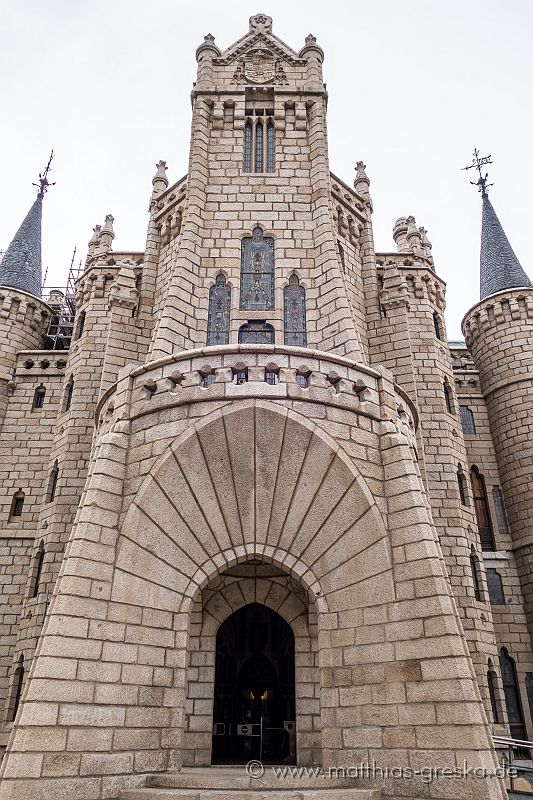 MSG_20160915173528__DSC7541.JPG - Bischofspalast in Astorga