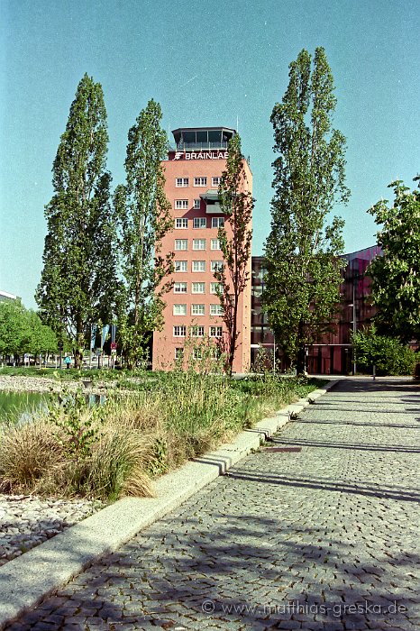 Film-309_28_ja.jpg - Auf dem Weg zum Parkhaus