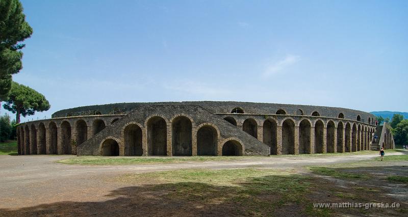 MSG_20100610134314__ND27518.jpg - Das Amphitheater in Pompeji (Panorama)